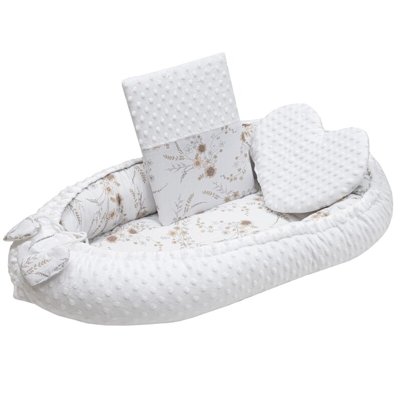NEW BABY - Luxus babafészek párnával és paplannal Minkyből Virág fehér